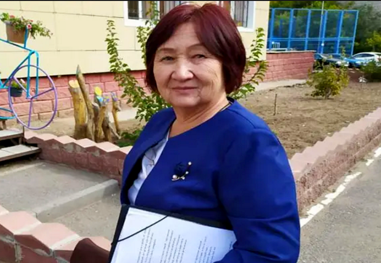 Почему правозащитница Азиза Абдирасулова покинула Кыргызстан и что значит критика НПО от президента